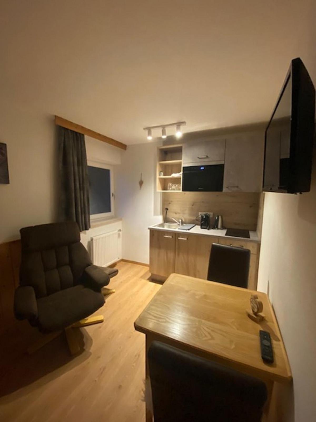 Alpenappartements Schwalbennestl 미텐발트 외부 사진