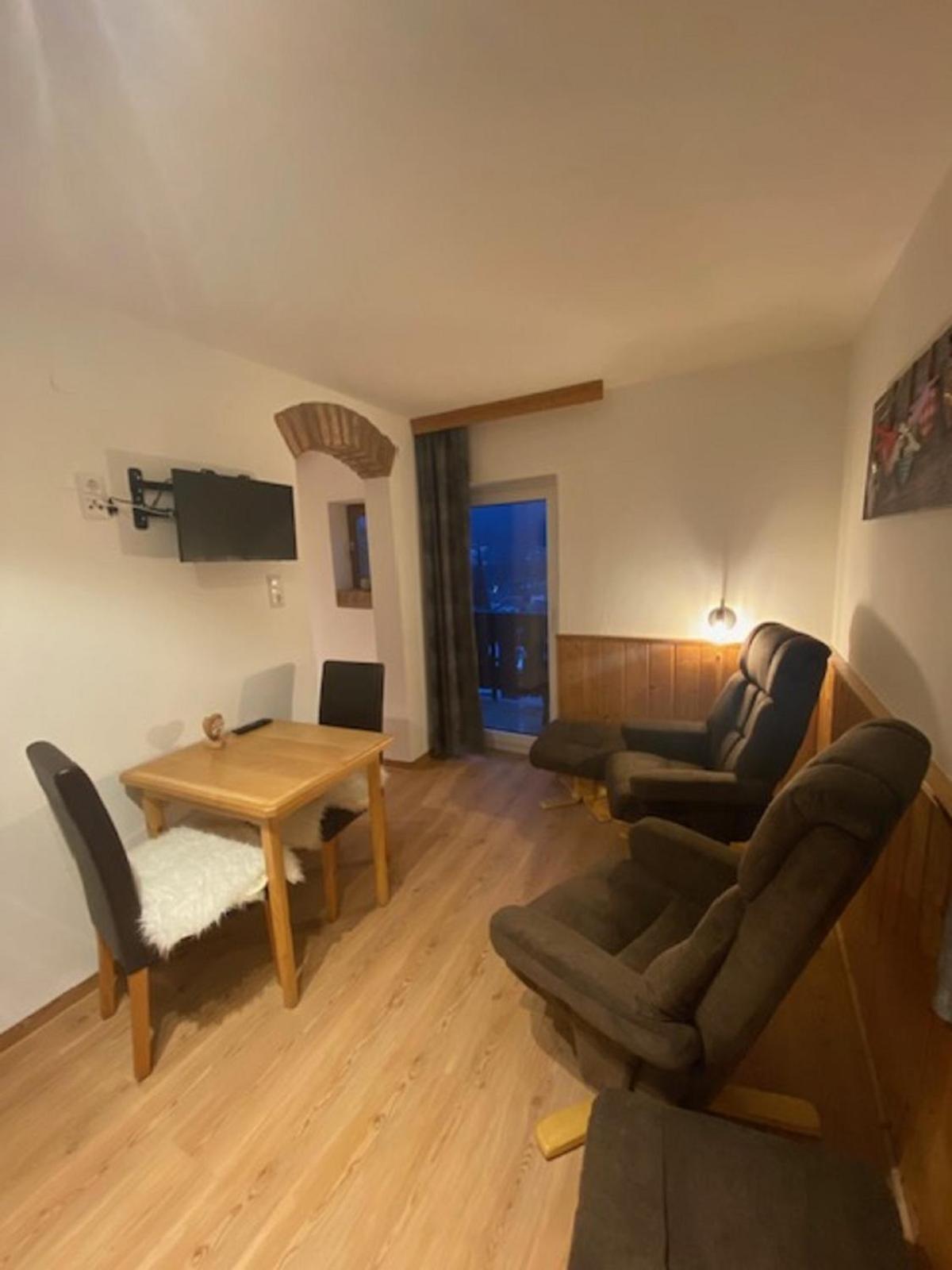 Alpenappartements Schwalbennestl 미텐발트 외부 사진